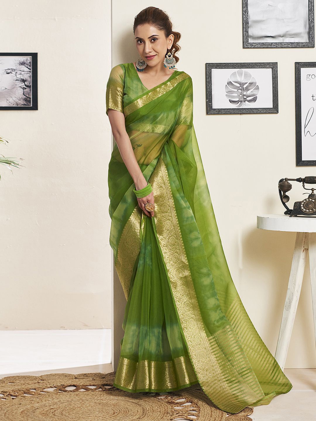 

DIVASTRI Zari Organza Saree, Green