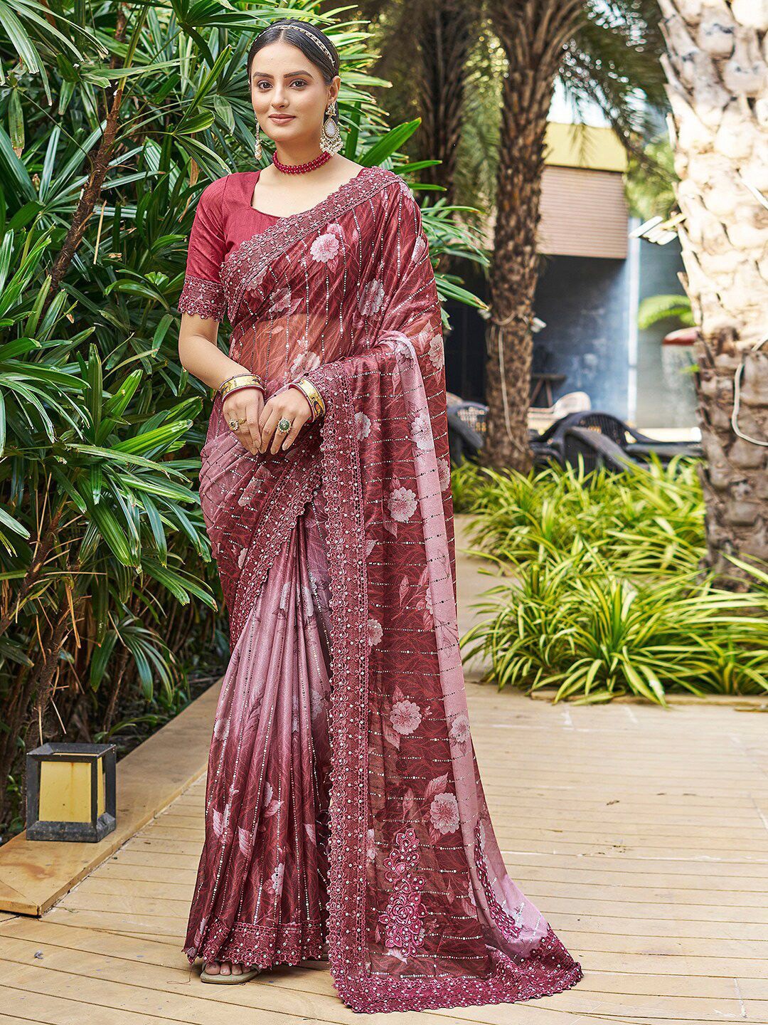 

DIVASTRI Embellished Embroidered Saree, Maroon