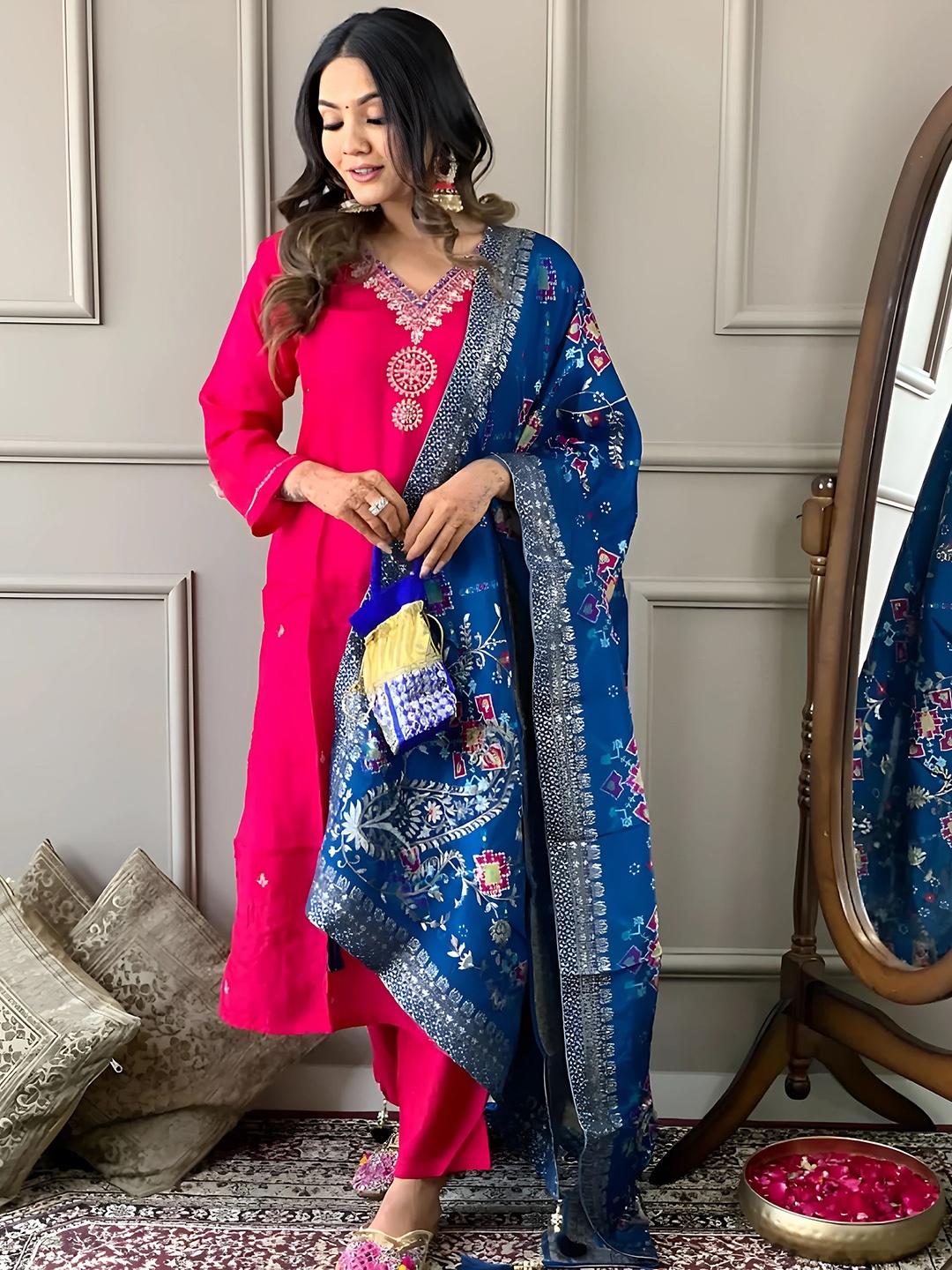 

Anouk Women Ethnic Motifs Embroidered Regular Sequinned Kurti with Trousers & With Dupatta, Pink