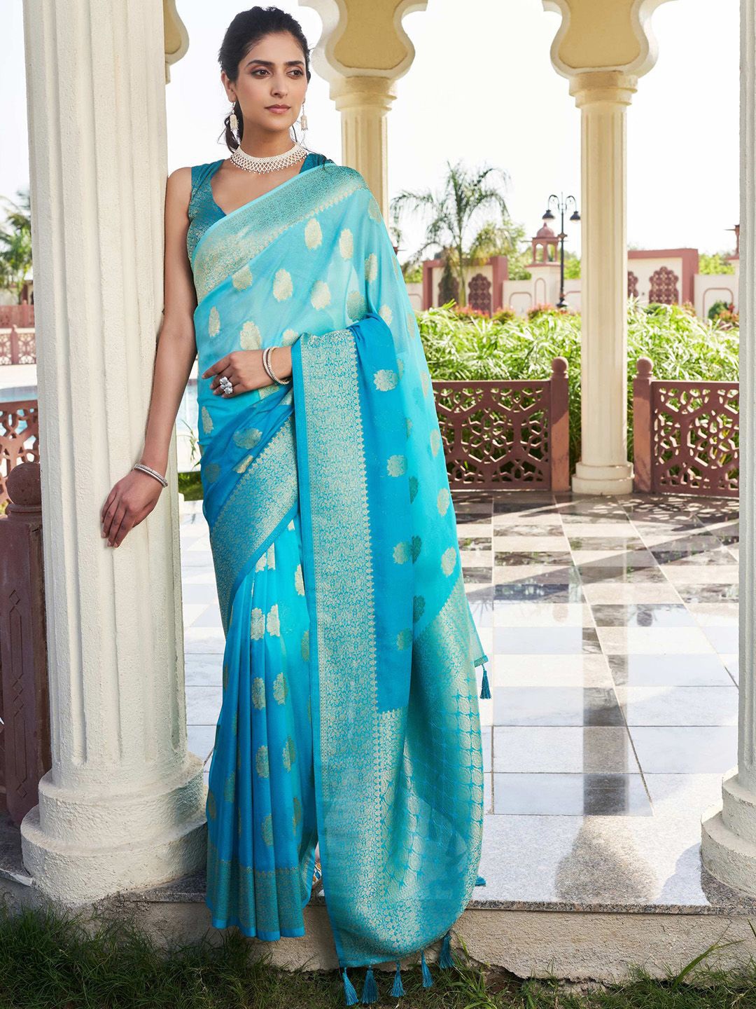 

DEVATITHI Ethnic Motifs Zari Silk Blend Banarasi Saree, Blue