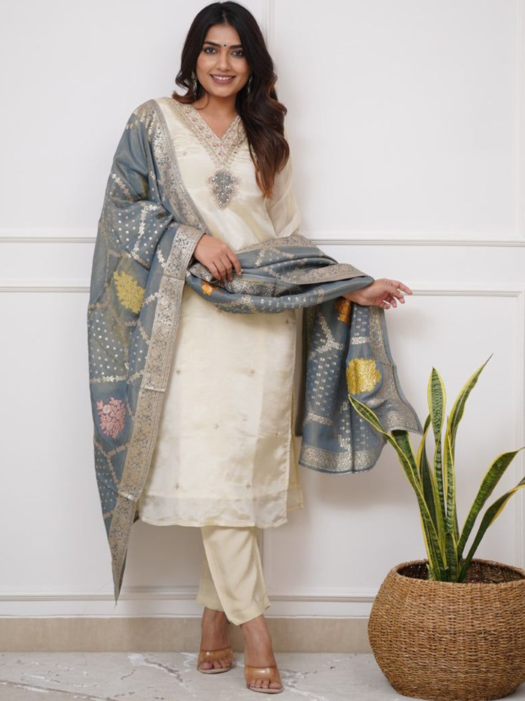 

Anouk Women Ethnic Motifs Embroidered Regular Sequinned Kurta with Trousers & With Dupatta, Off white