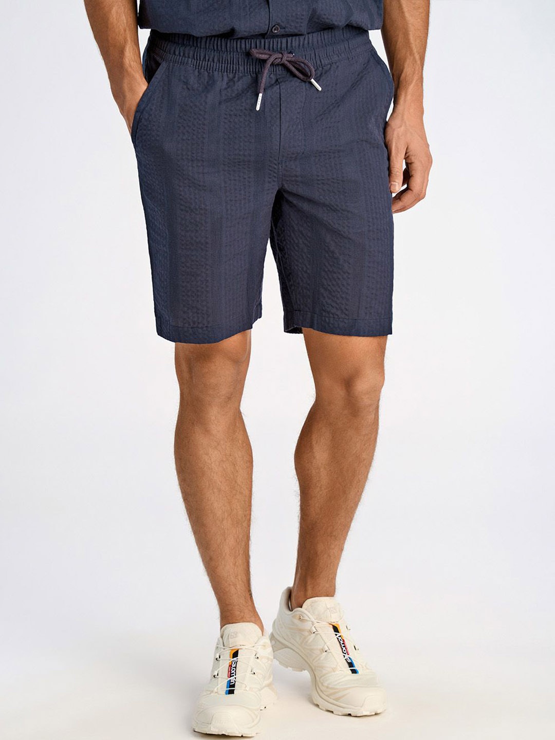 

Lindbergh Men Solid Relaxed Fit Solid Shorts, Blue