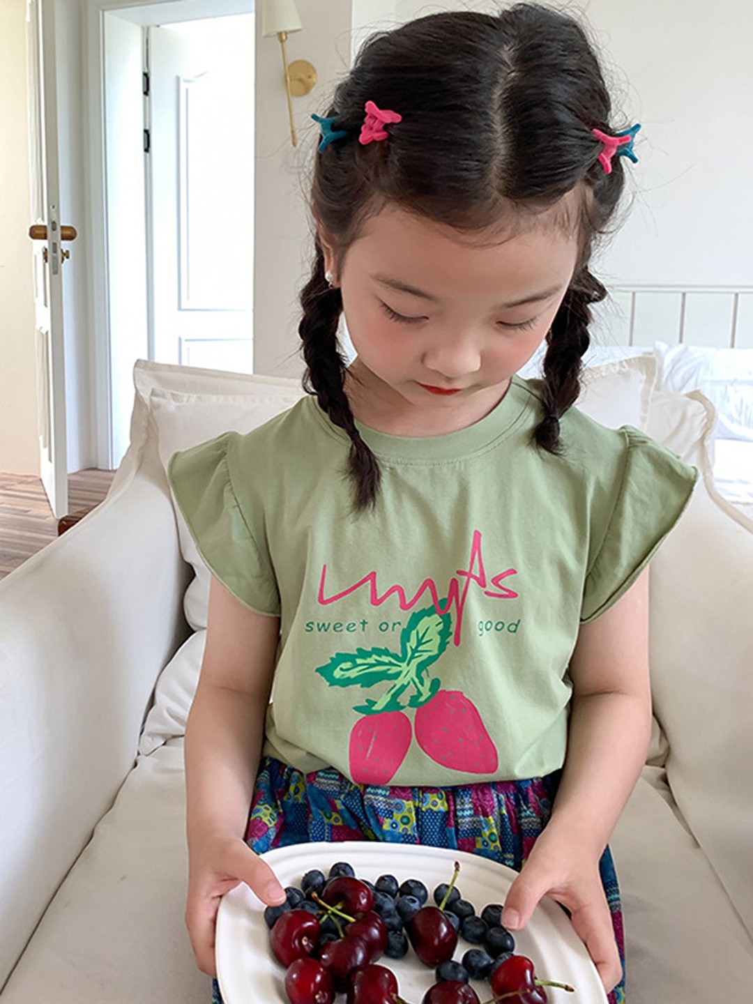 

LULU & SKY Girls Printed Extended Sleeves Applique T-shirt, Green