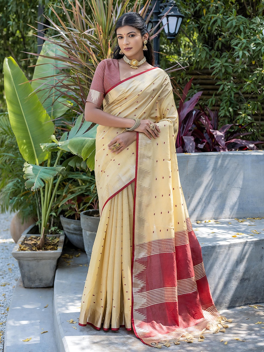 

Divyadham Textiles Woven Design Zari Pure Silk Banarasi Saree, Cream