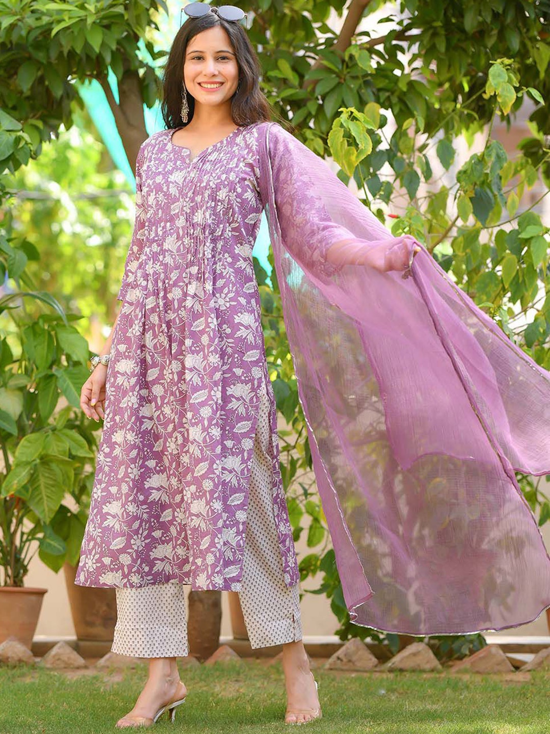 

HERE&NOW Women Floral Printed Regular Kurta with Trousers & With Dupatta, Purple