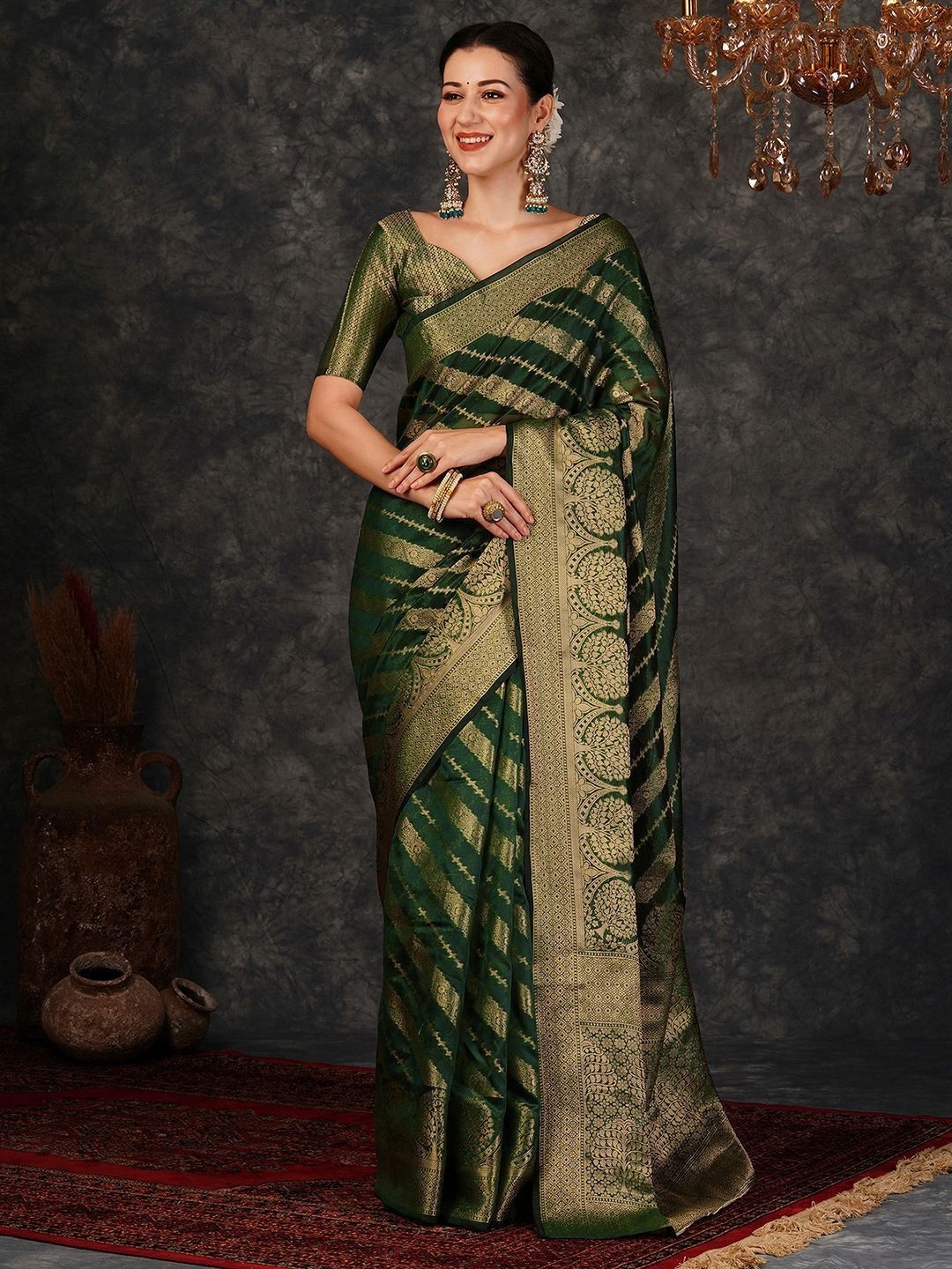 

DIVASTRI Ethnic Motifs Zari Silk Blend Banarasi Saree, Green