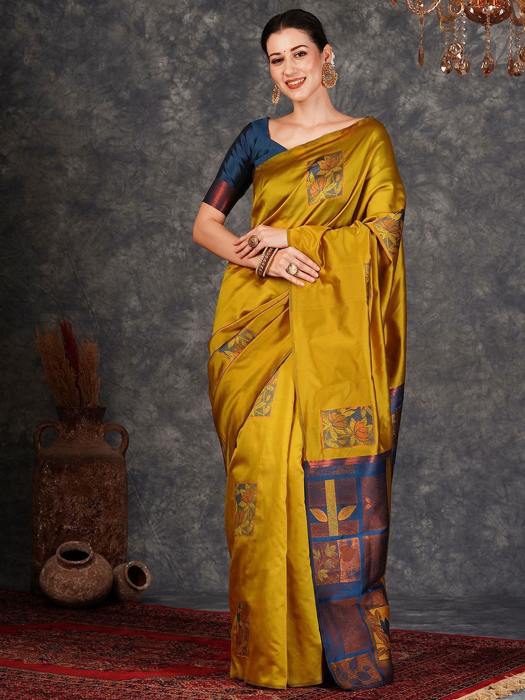 

DIVASTRI Floral Zari Silk Blend Banarasi Saree, Yellow
