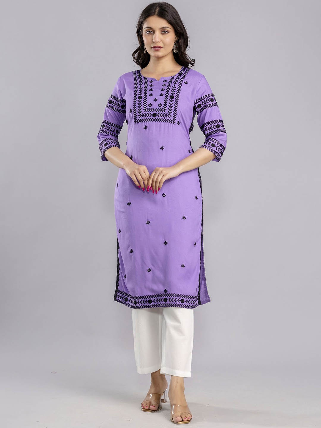 

ANNAYEMA APPARELS Women Embroidered Floral Kurta, Purple