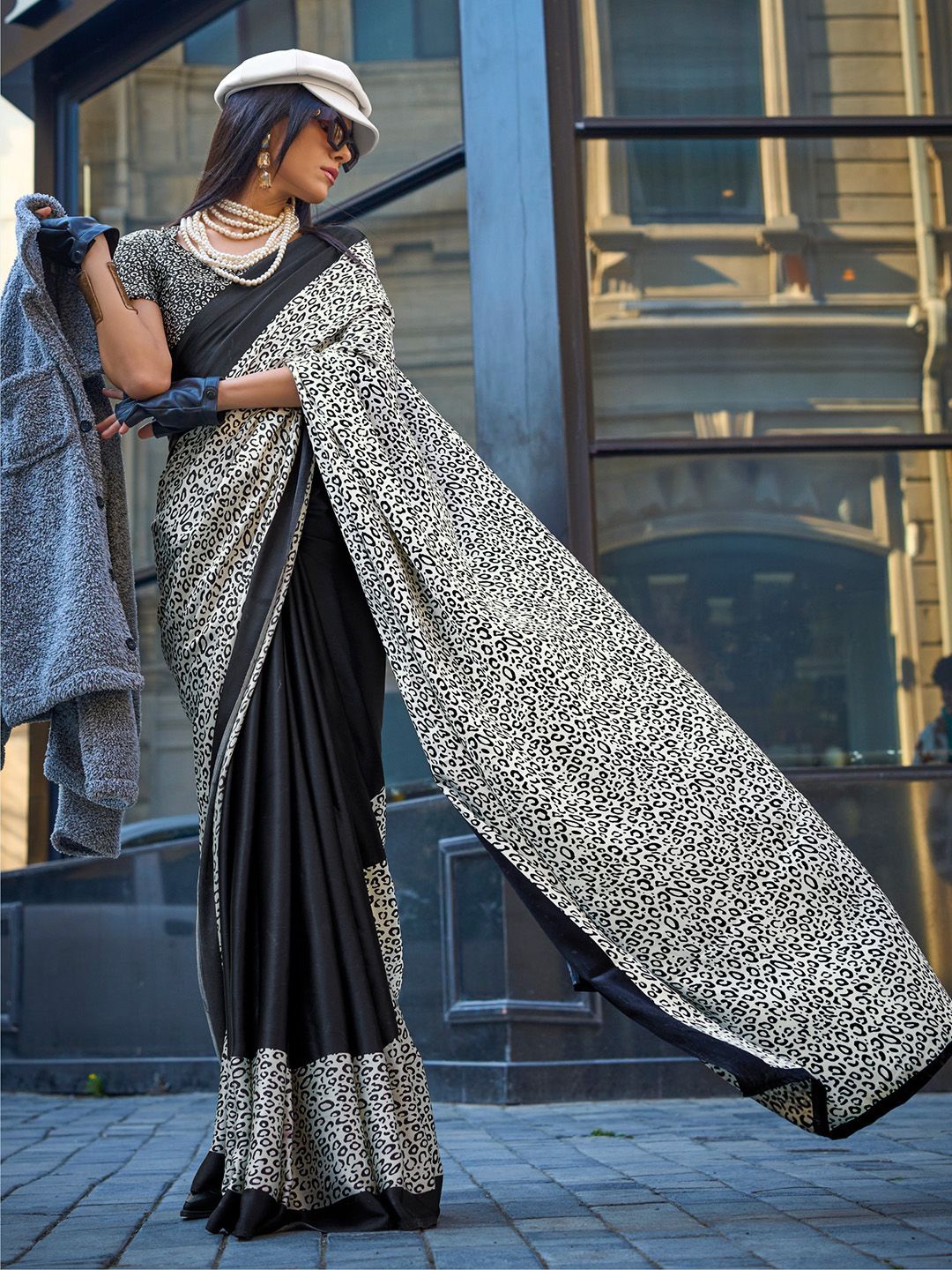 

PEENGAX Satin Saree, Black