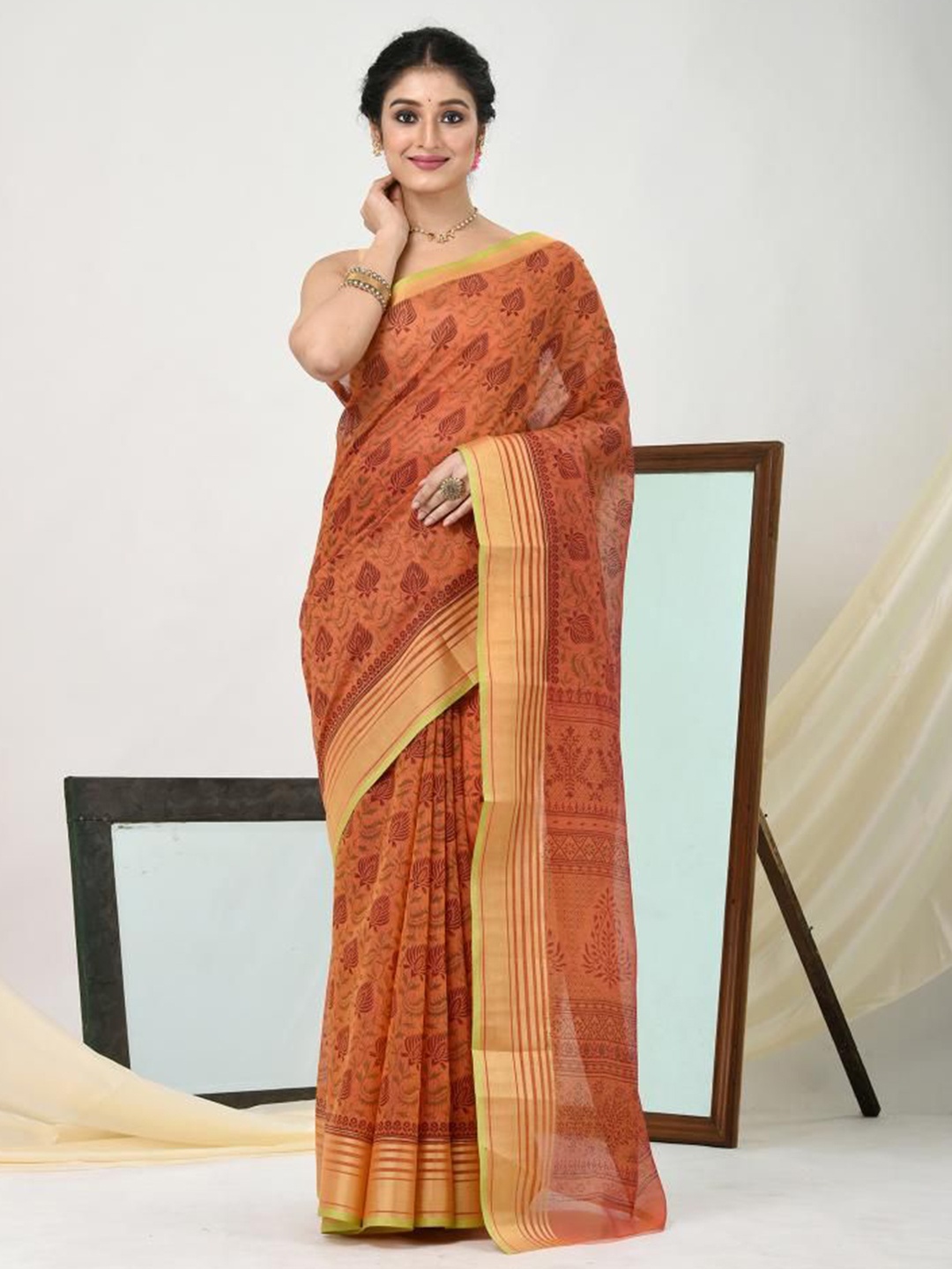 

VIBHAVARI Ethnic Motifs Zari Saree, Red