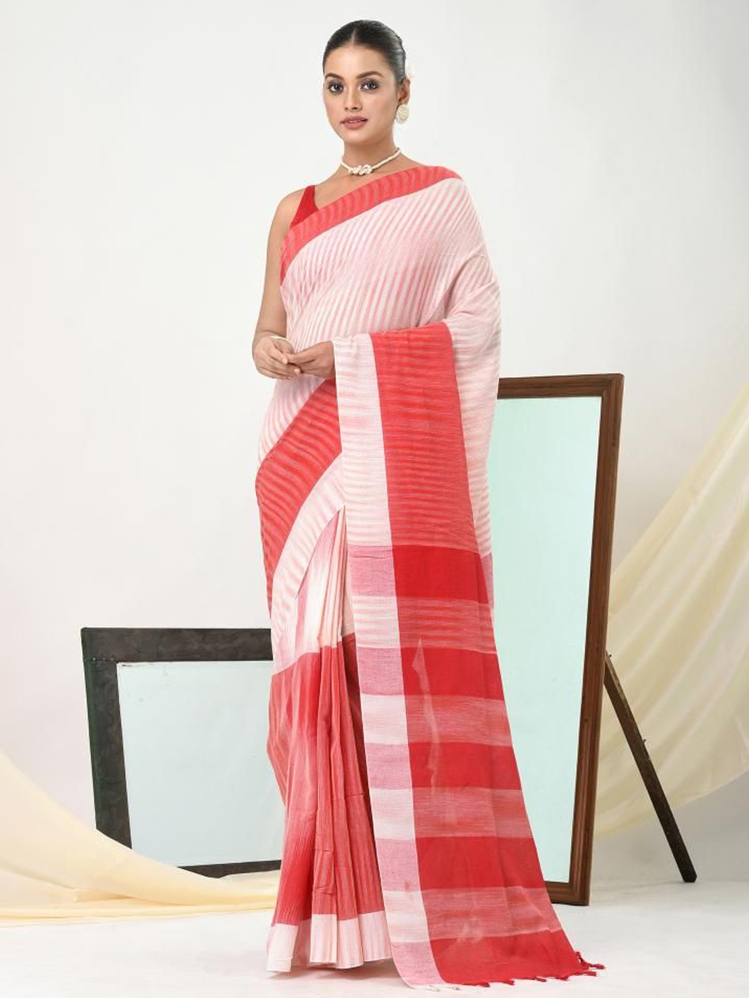 

VIBHAVARI Striped Pure Cotton Saree, White