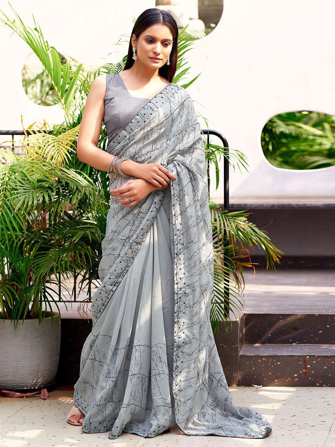 

DIVASTRI Beads and Stones Art Silk Uppada Saree, Grey