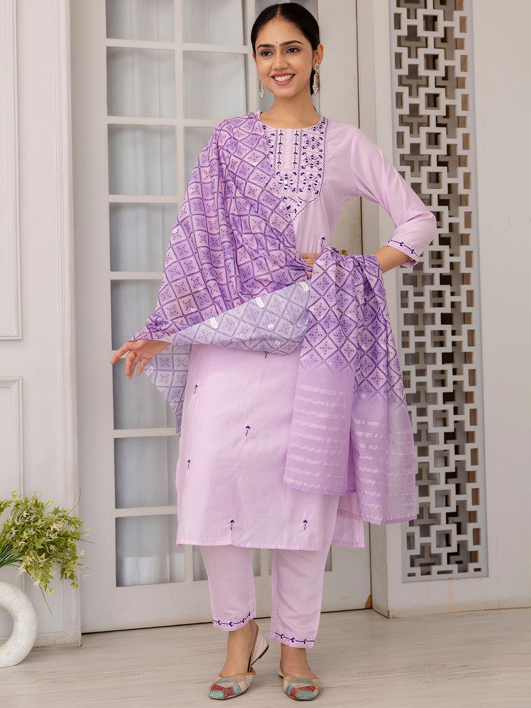 

HERE&NOW Women Embroidered Regular Thread Work Kurta with Trousers & With Dupatta, Lavender
