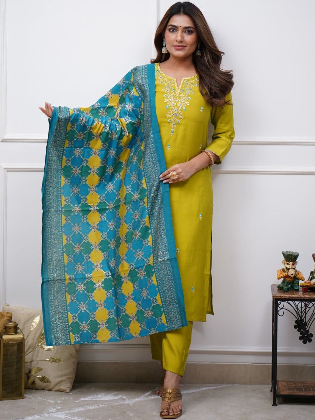 

Anouk Women Ethnic Motifs Embroidered Regular Sequinned Kurti with Trousers & With Dupatta, Lime green