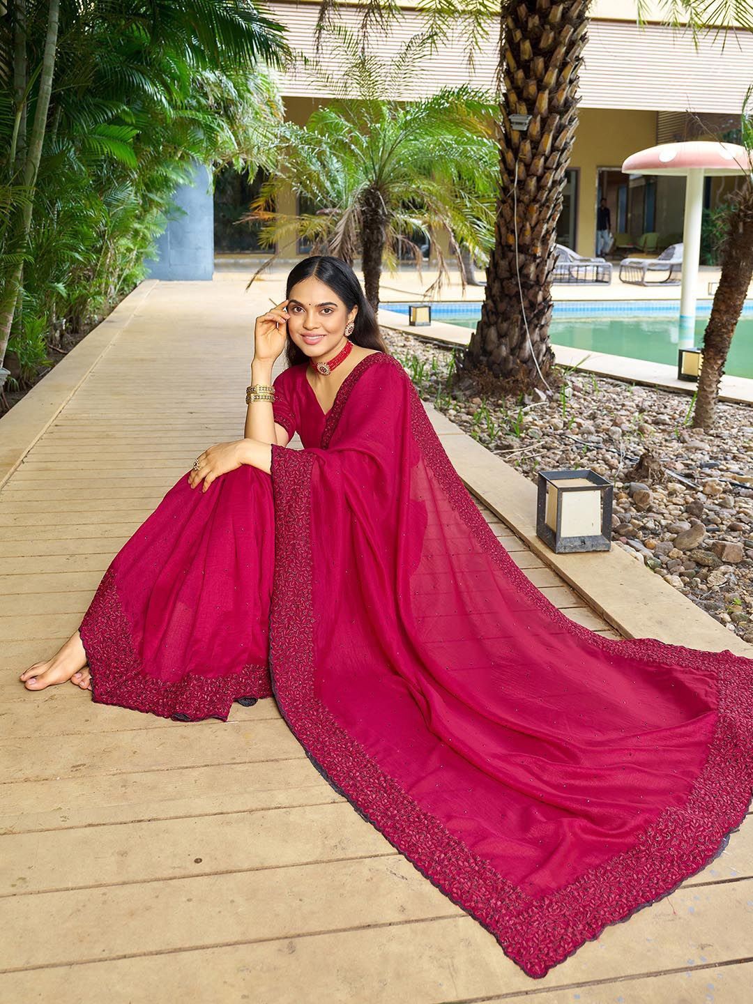 

DIVASTRI Floral Beads and Stones Art Silk Saree, Pink