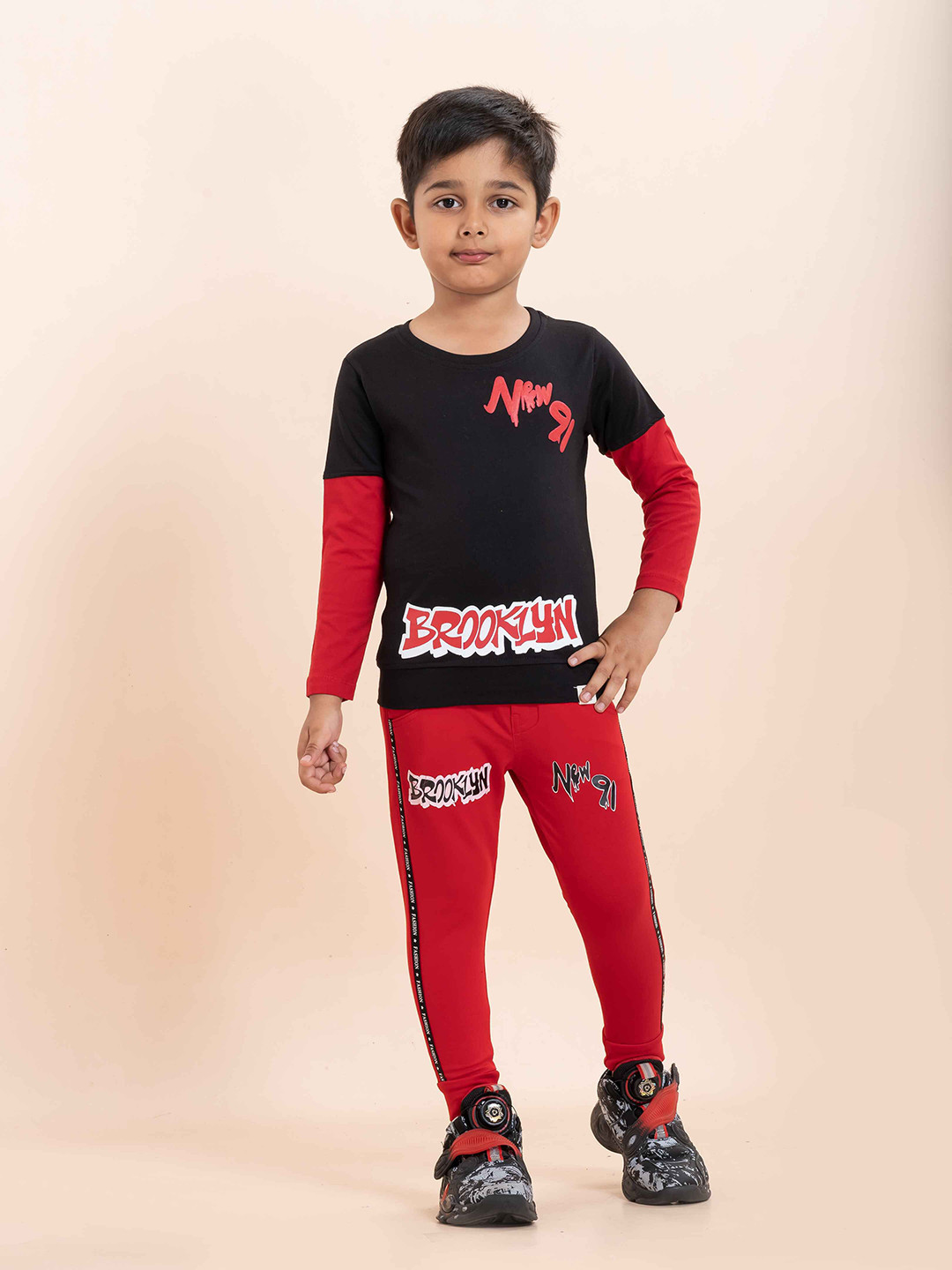 

YK X JUST KiDDiNG Boys Printed T-shirt with Trousers, Black