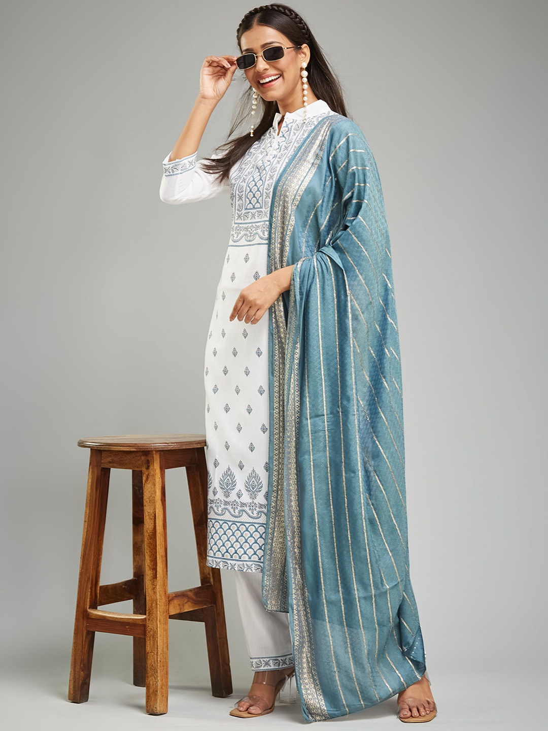 

PARNAVI Women Ethnic Motifs Printed Regular Kurti with Trousers & With Dupatta, White