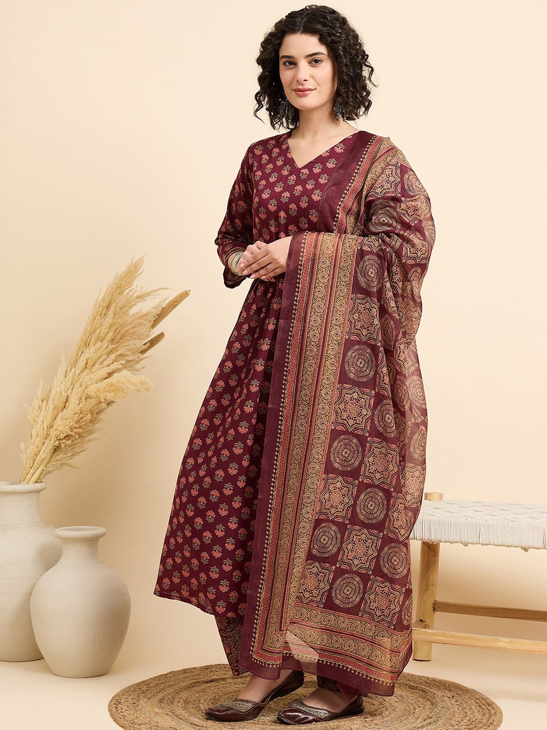 

KLOSIA Women Floral Printed Regular Kurta with Trousers & With Dupatta, Maroon