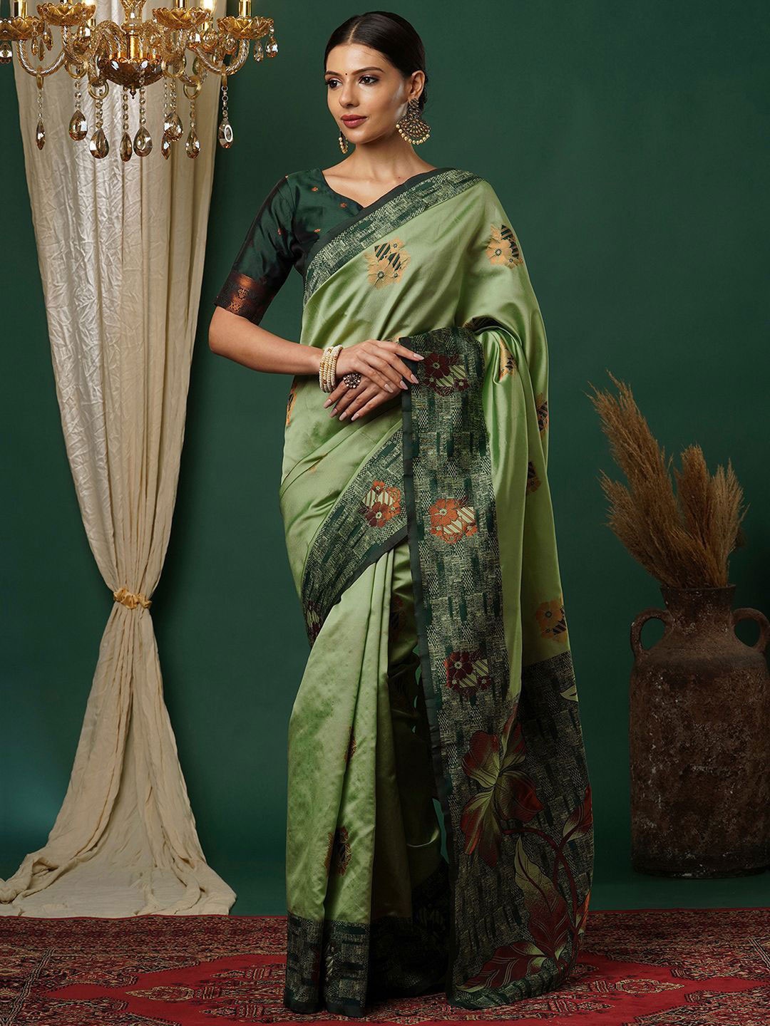 

DIVASTRI Floral Zari Pure Silk Banarasi Saree, Green