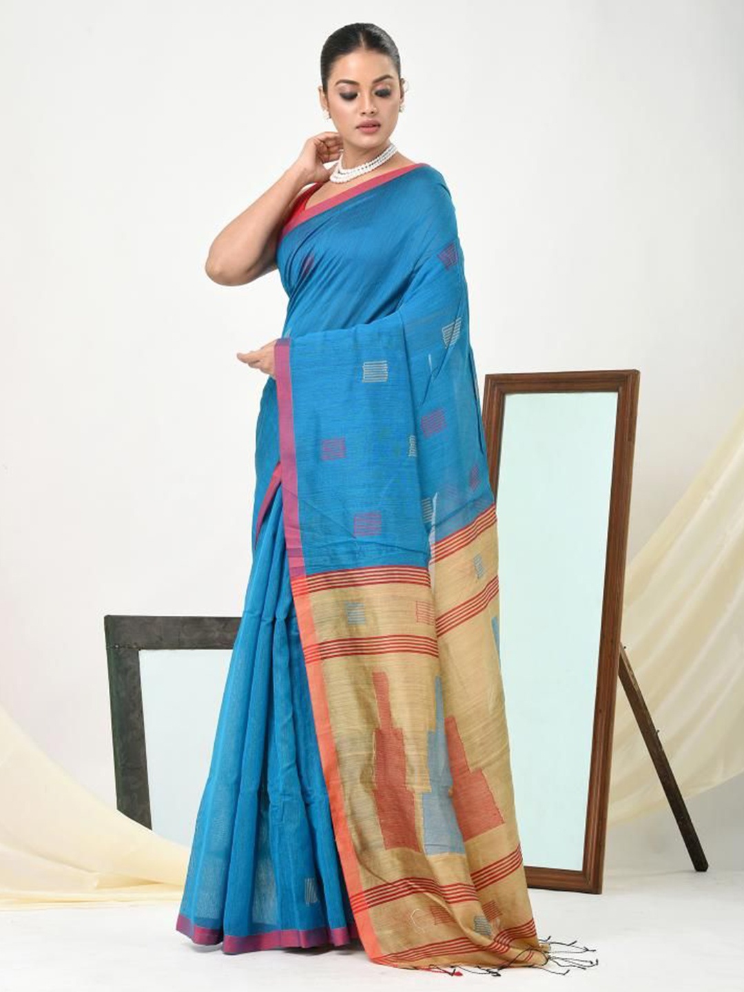 

VIBHAVARI Woven Design Zari Saree, Blue