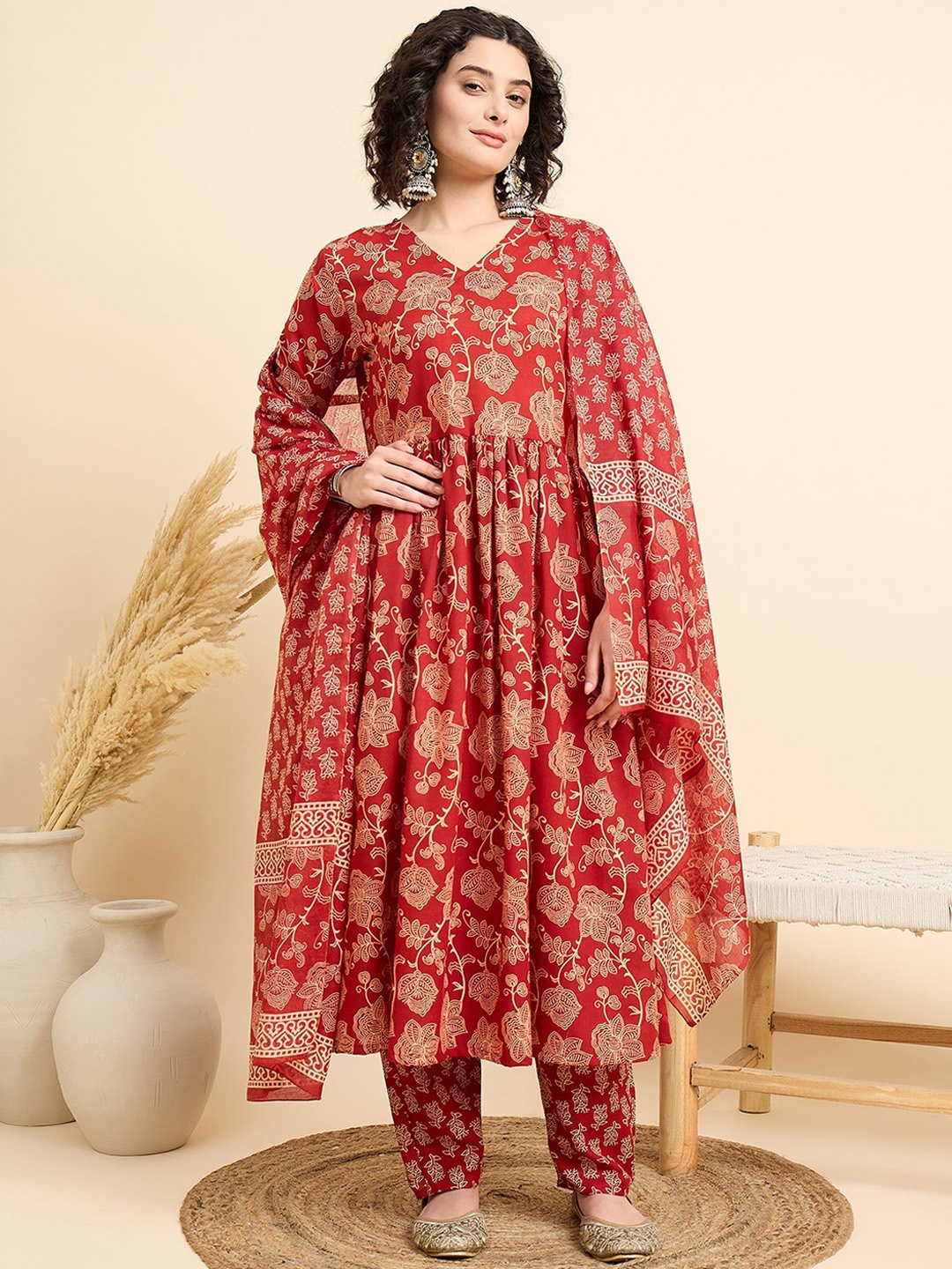 

KLOSIA Women Floral Printed Regular Kurta with Trousers & With Dupatta, Red