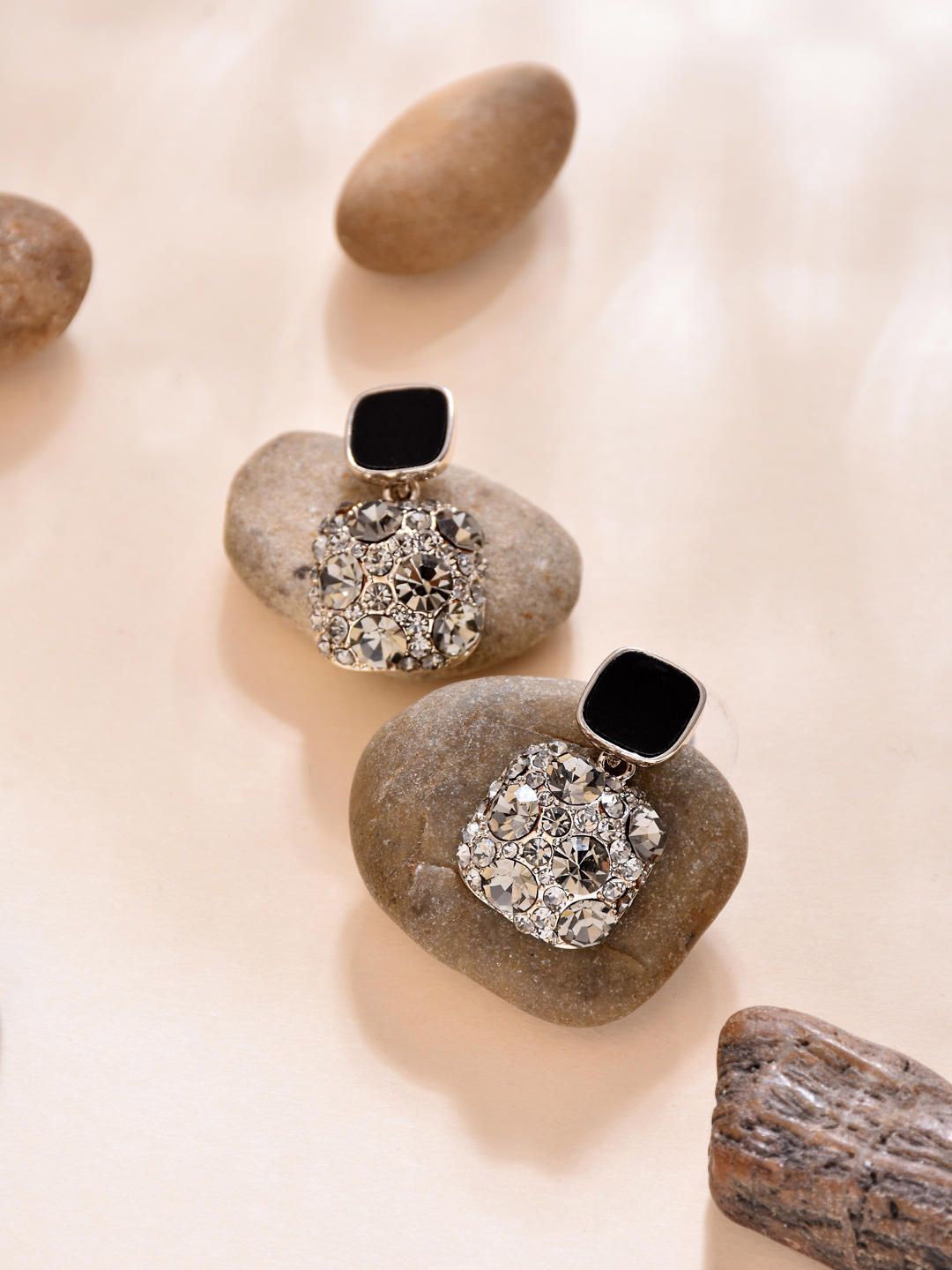 

Reenisaa Square Studs Earrings, Black