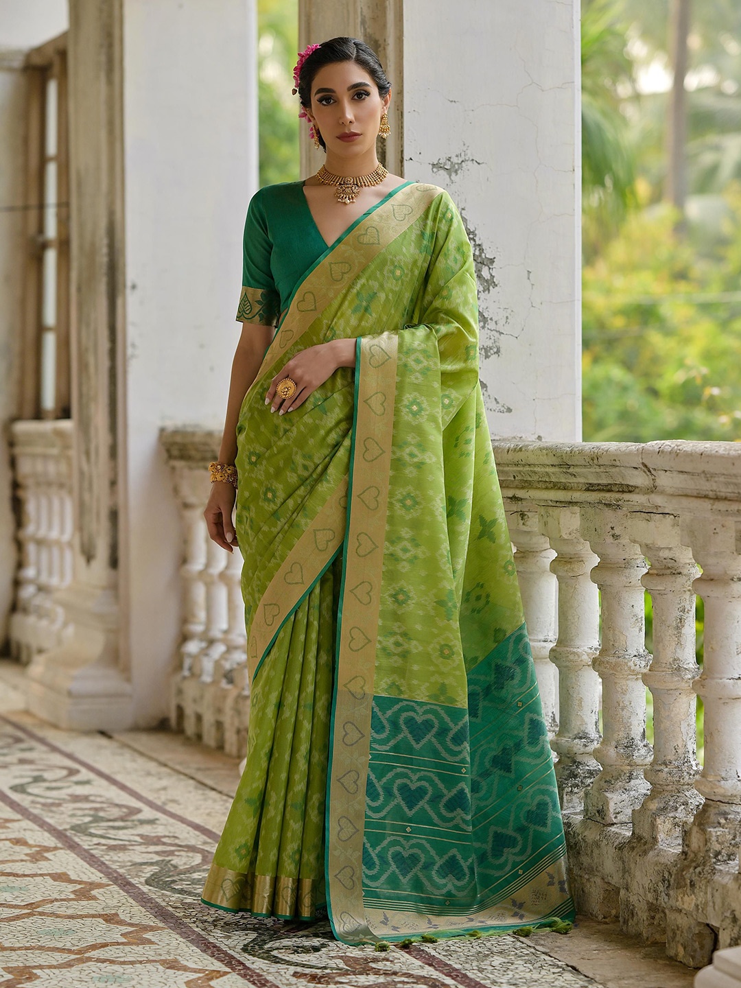 

Divyadham Textiles Woven Design Zari Pure Silk Banarasi Saree, Green