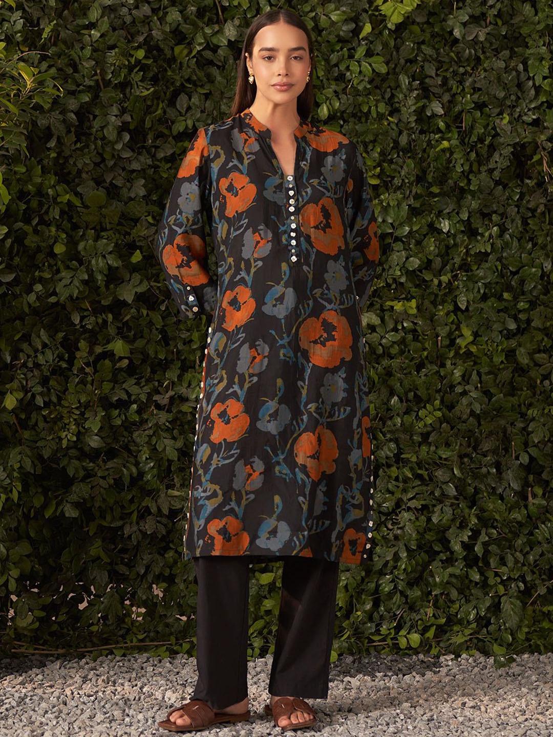 

Lakshita Women Floral Printed Cold-Shoulder Sleeves Kurta, Black