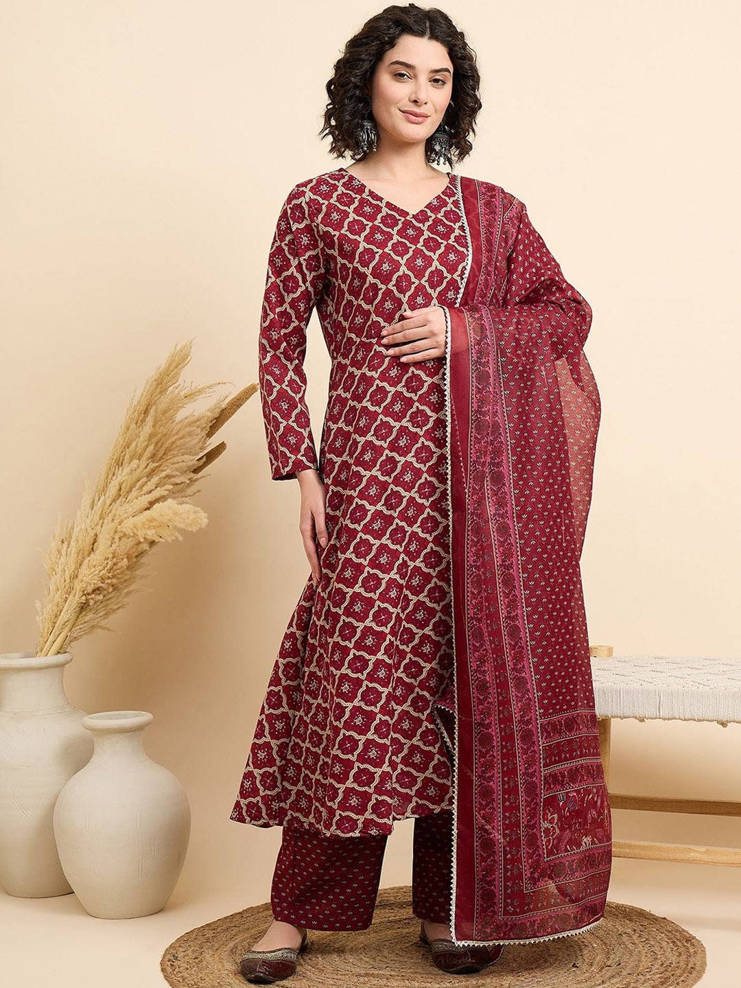 

KLOSIA Women Ethnic Motifs Printed Regular Kurta with Trousers & With Dupatta, Maroon