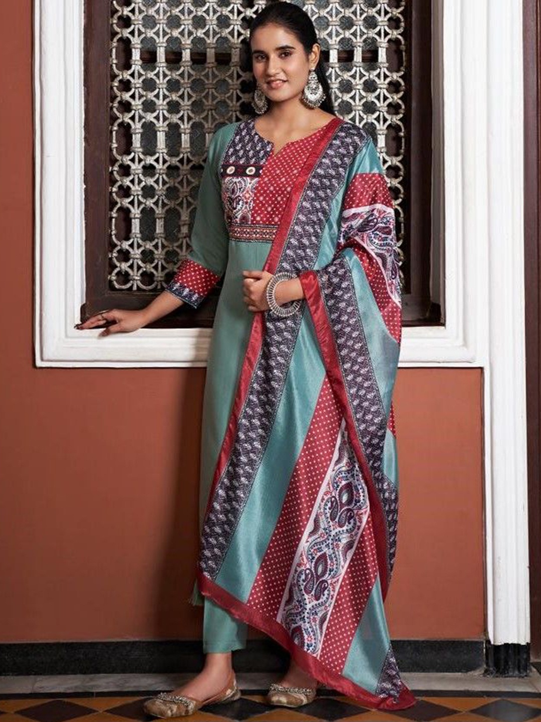 

Colors of Earth Women Printed Regular Kurta with Trousers & With Dupatta, Green