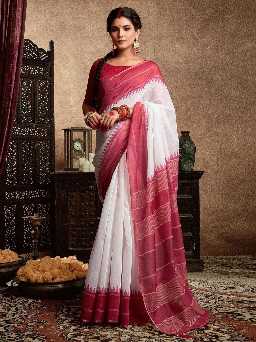 

DIVASTRI Silk Cotton Baluchari Saree, White