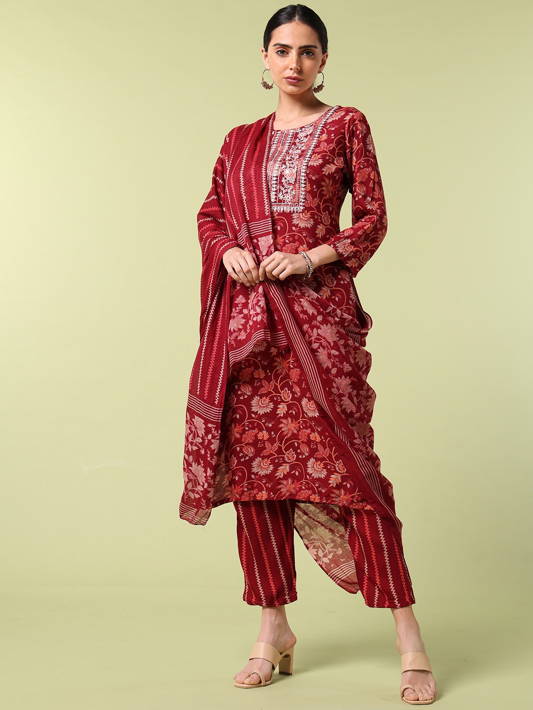 

Saaki Women Floral Printed Regular Thread Work Kurta with Trousers & With Dupatta, Maroon