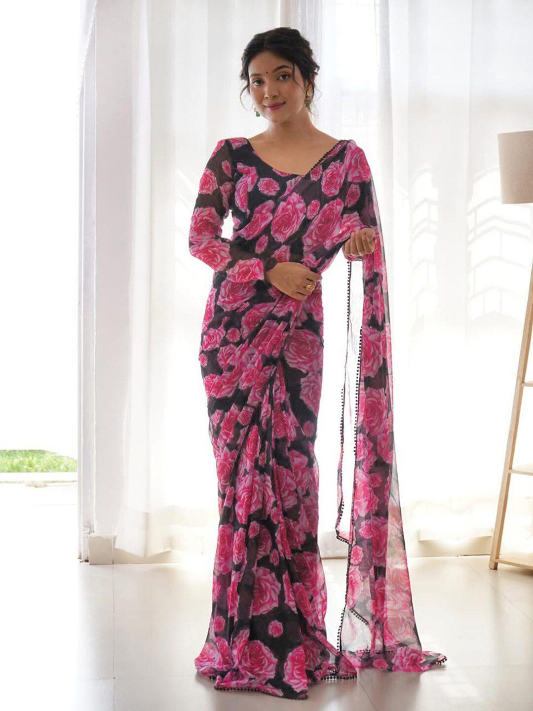 

DIVASTRI Floral Pure Georgette Saree, Black
