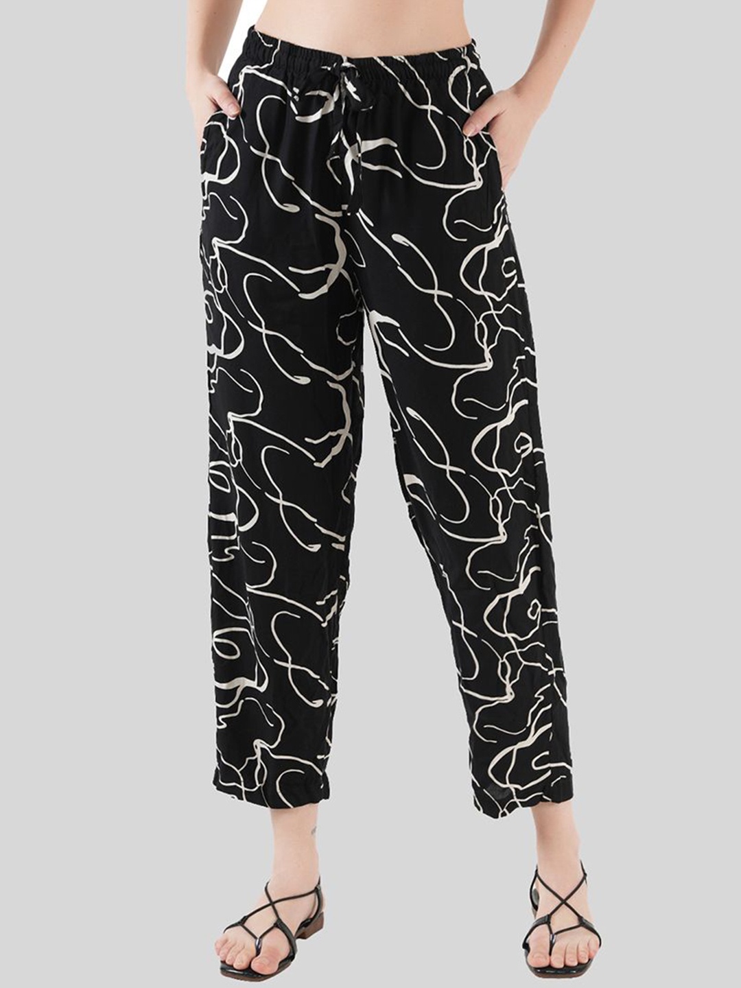 

Style Shoes Women Printed Ribbed Mid Rise Trousers, Black