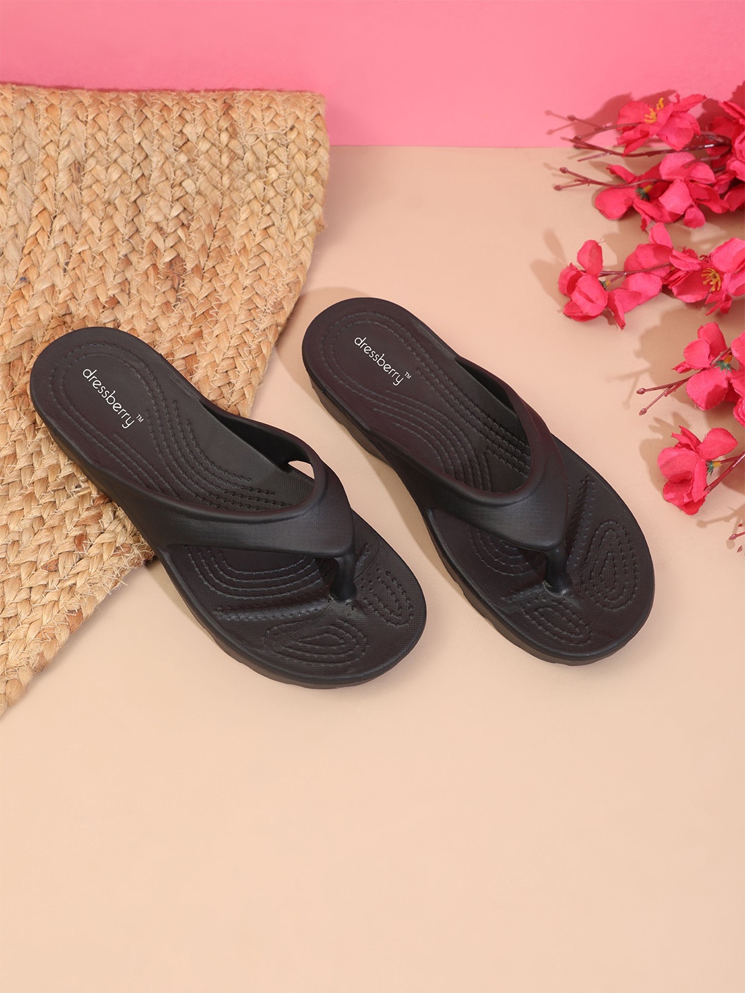 

DressBerry Women Rubber Thong Flip-Flops, Black