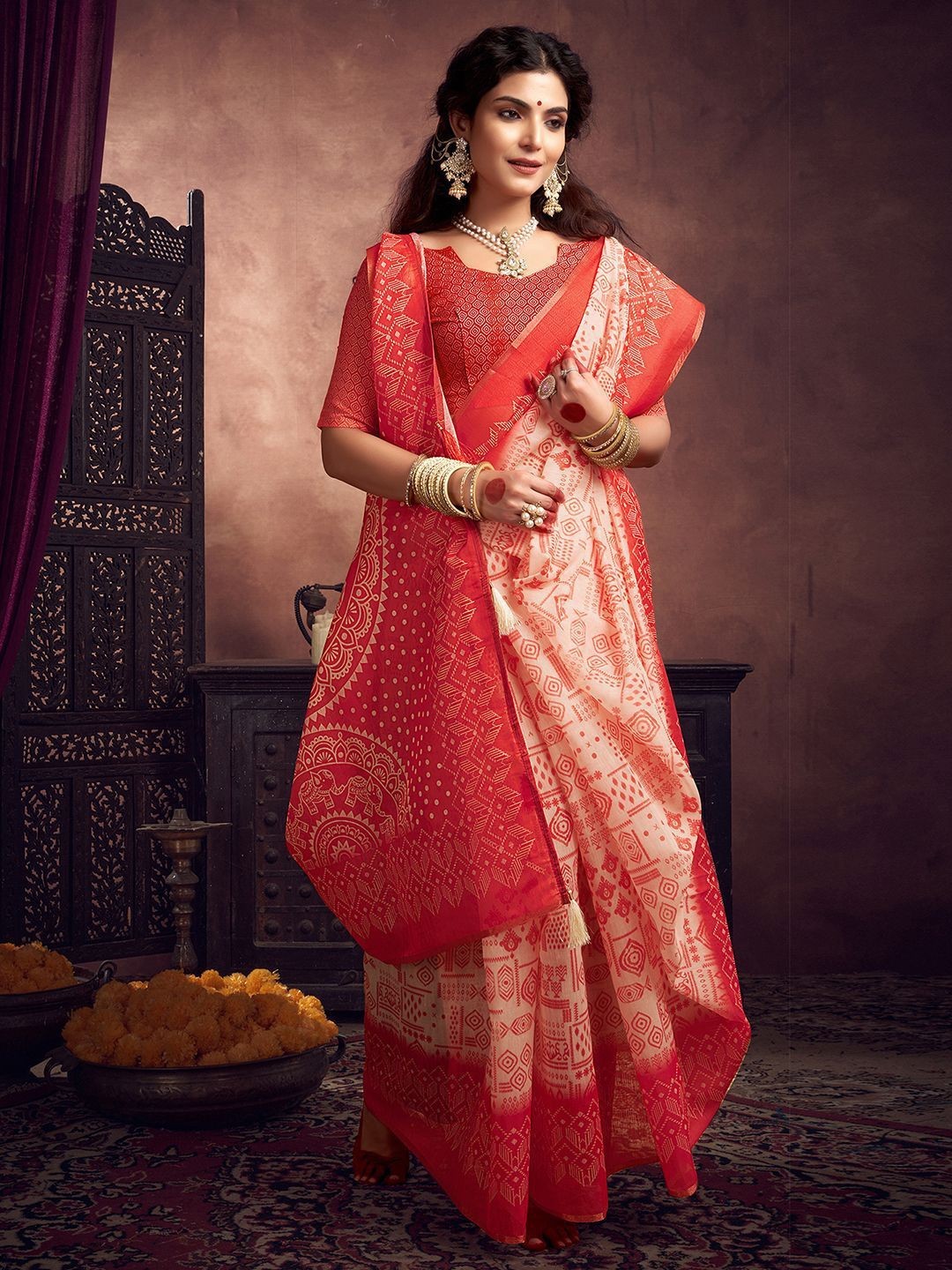 

DIVASTRI Ethnic Motifs Zari Silk Cotton Baluchari Saree, Cream