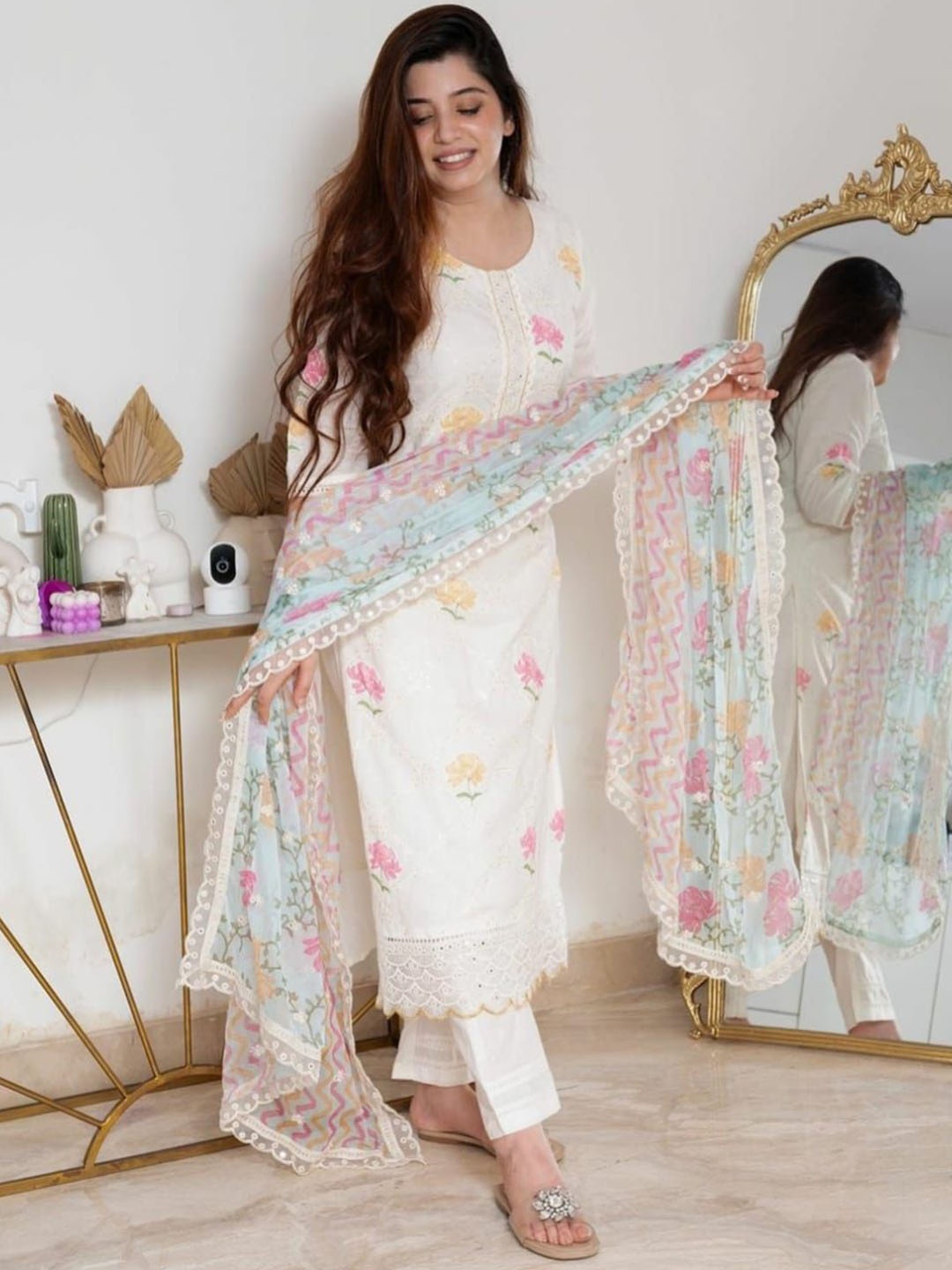 

LP LABEL PEHNAVA Women Floral Printed Regular Pure Cotton Kurta with Trousers, White