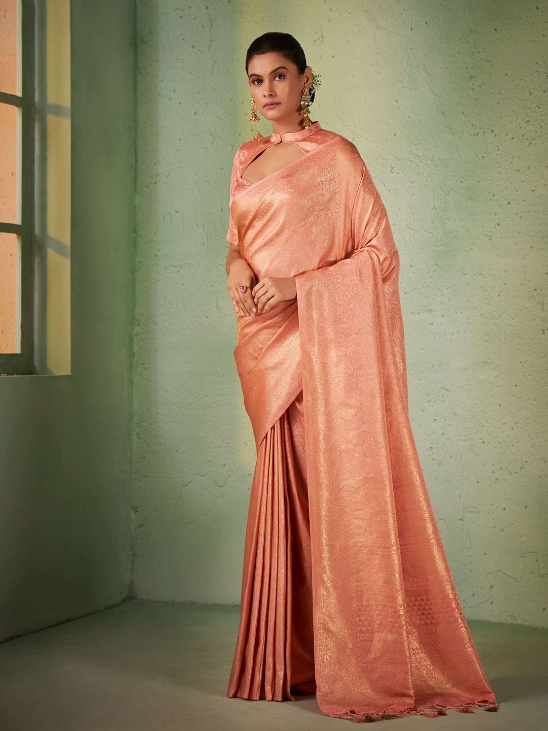 

DEVATITHI Woven Design Zari Silk Blend Kanjeevaram Saree, Pink
