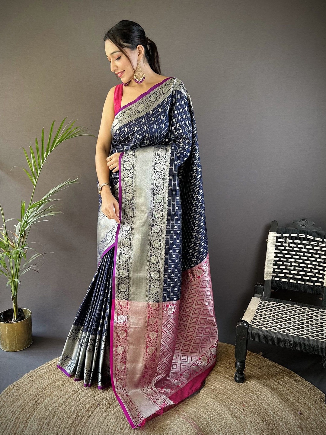 

Panzora Woven Design Zari Silk Blend Saree, Navy blue