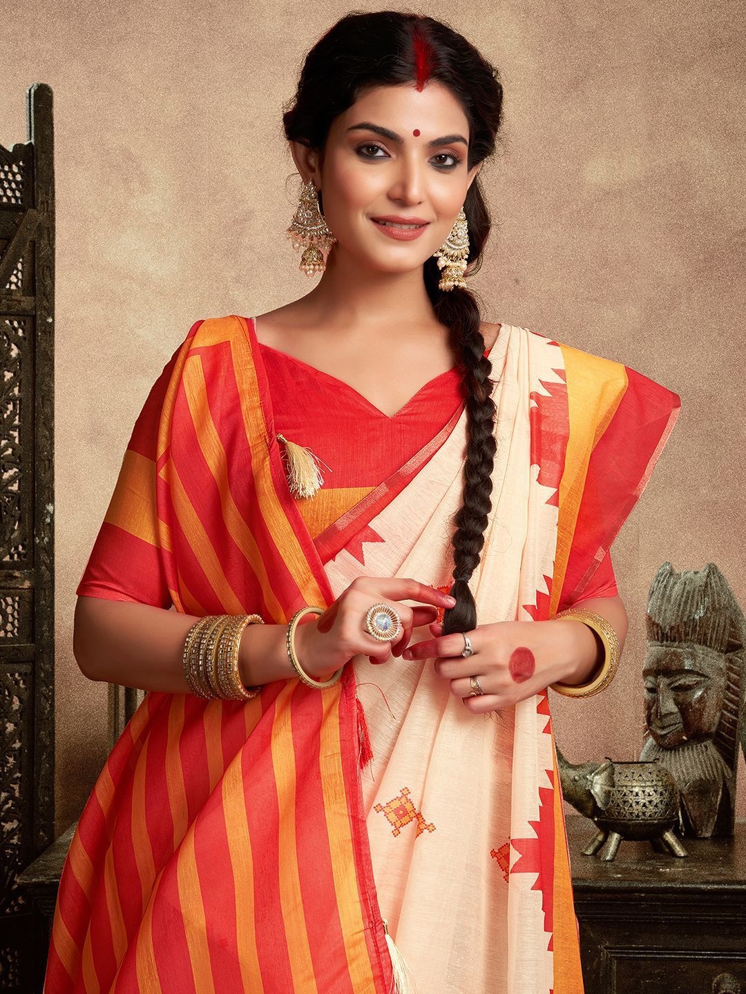 

DIVASTRI Ethnic Motifs Silk Cotton Baluchari Saree, Cream