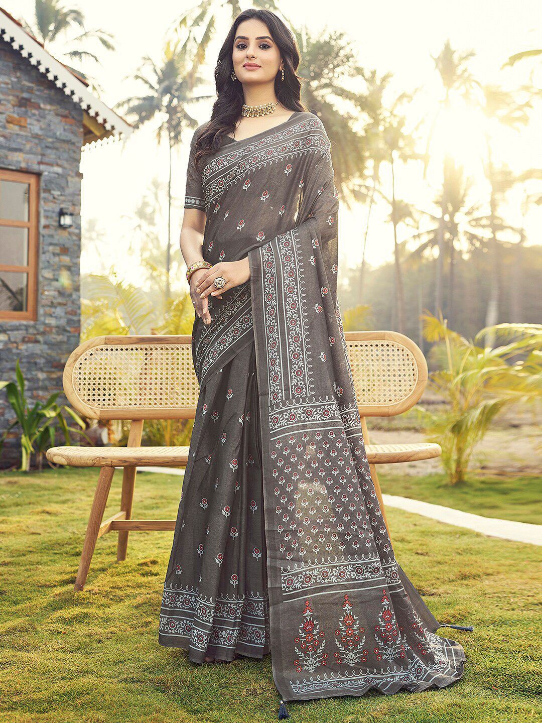

DIVASTRI Floral Ready to Wear Arani Saree, Grey