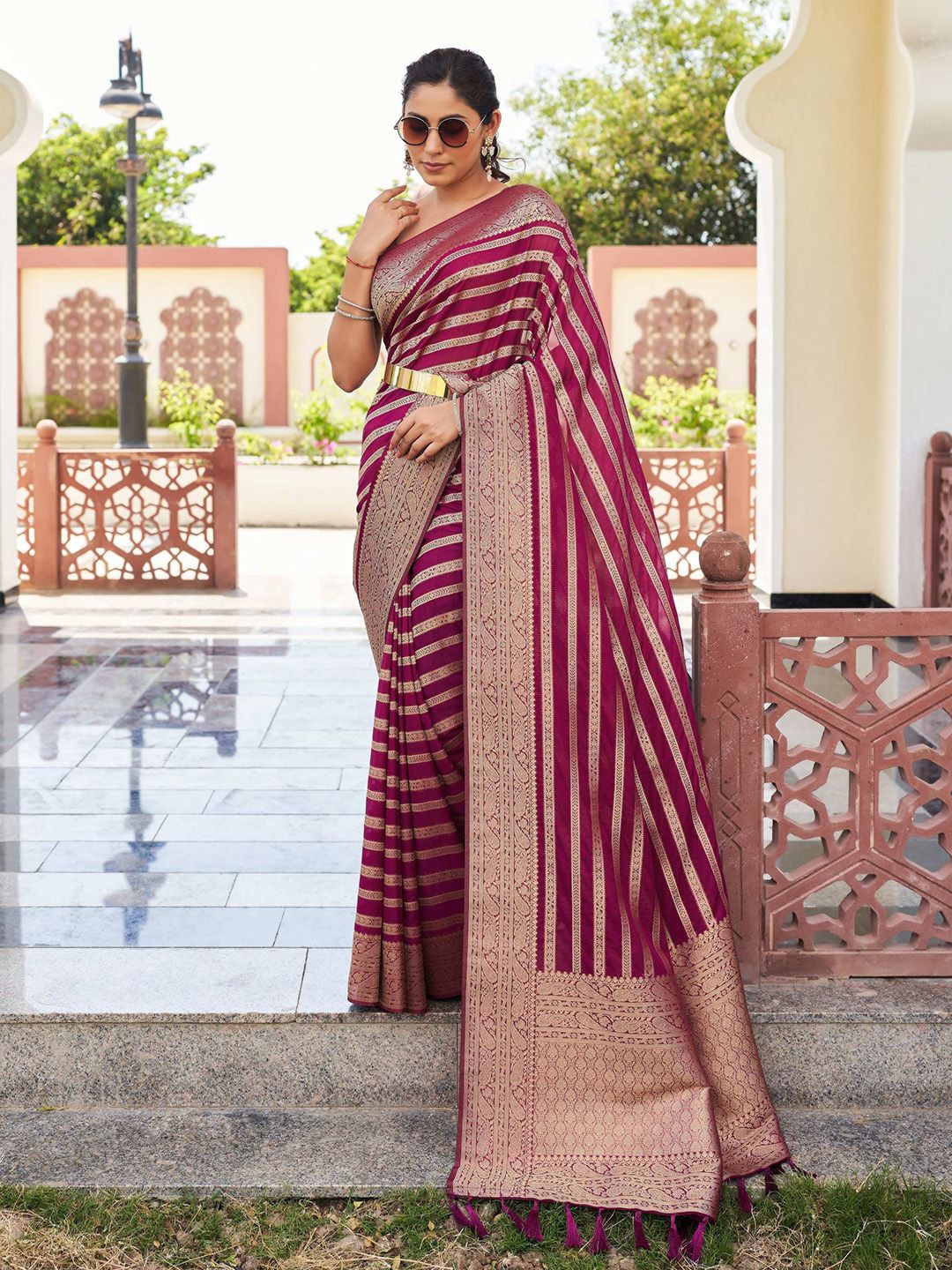 

DEVATITHI Striped Zari Silk Blend Banarasi Saree, Maroon