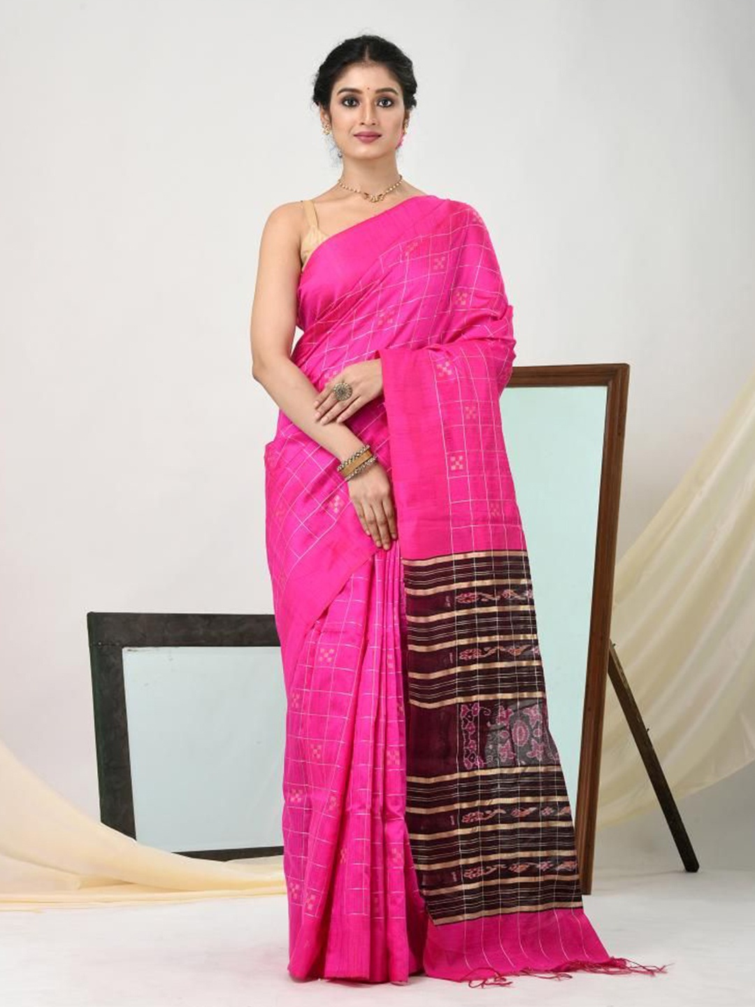 

VIBHAVARI Woven Design Zari Silk Blend Saree, Pink