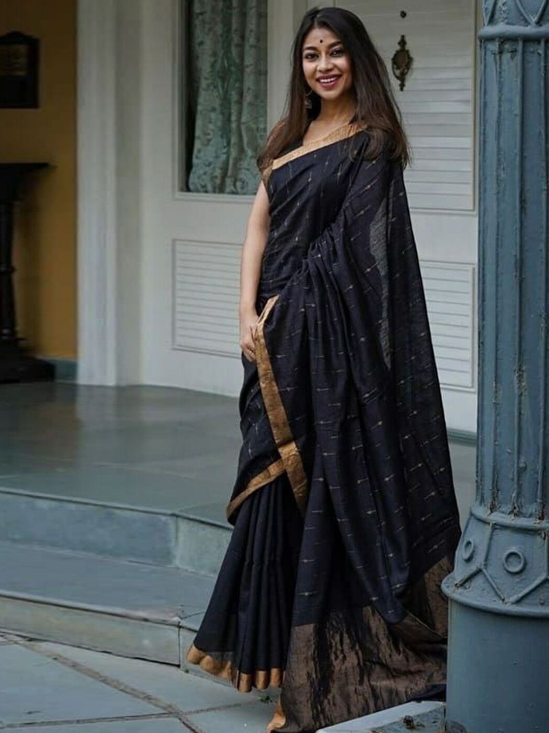 

DIVASTRI Striped Zari Silk Cotton Banarasi Saree, Black