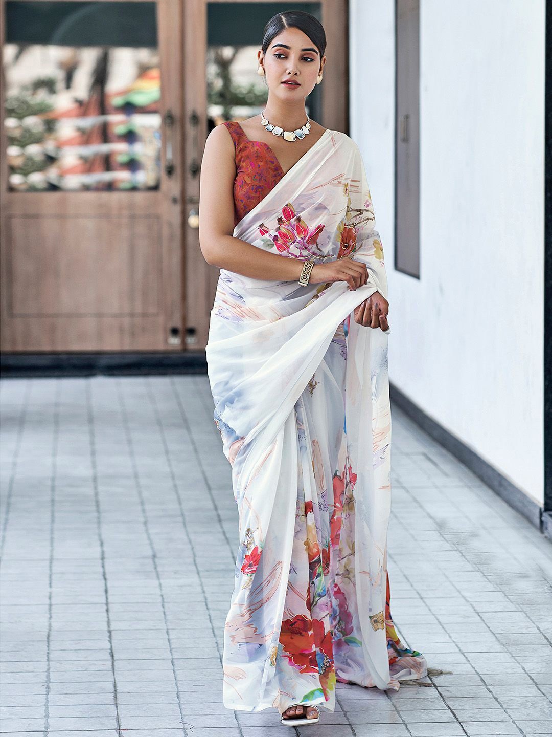 

DIVASTRI Floral Pure Georgette Saree, White