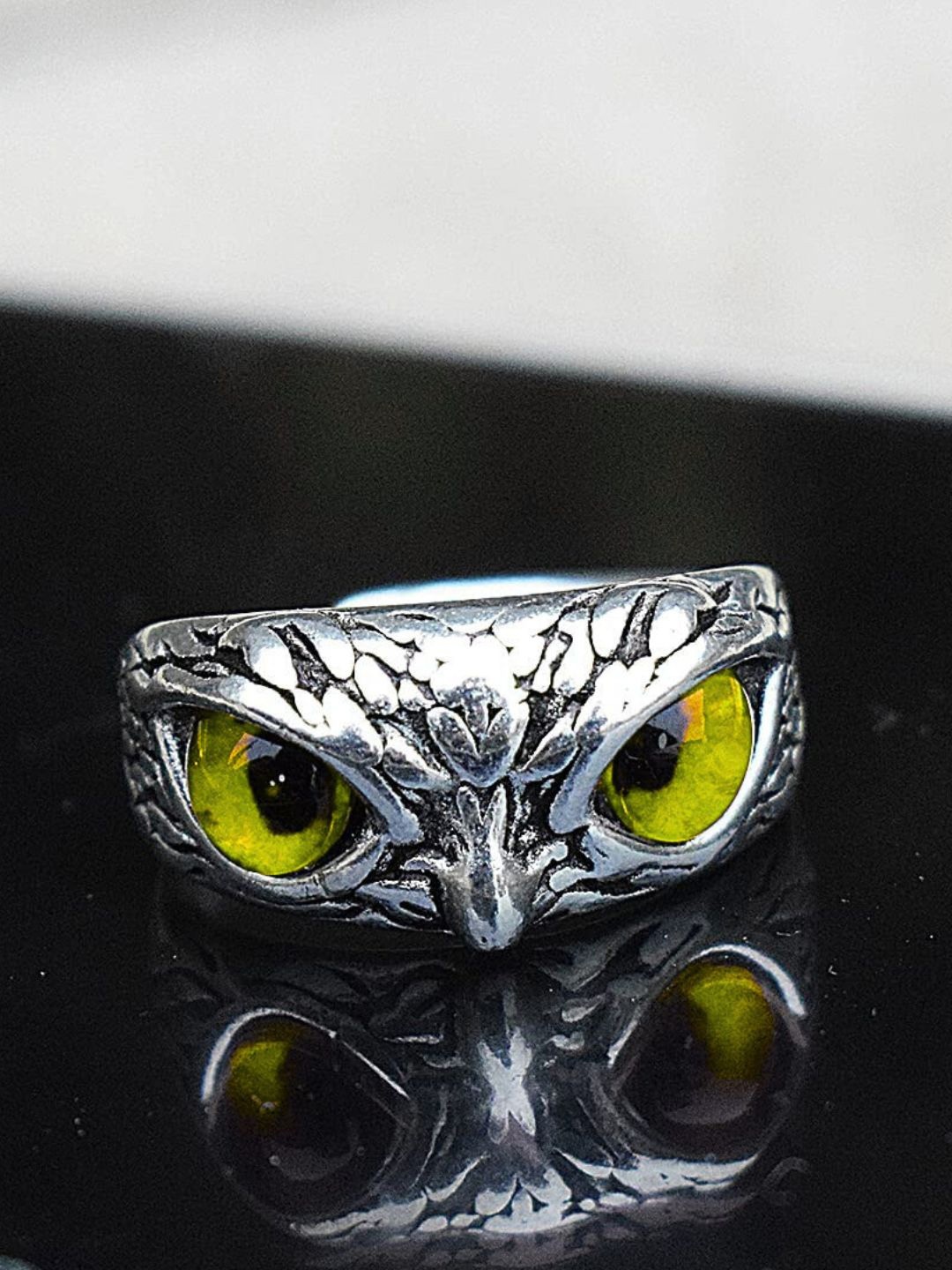 

The Roadster Lifestyle Co Men Silver Plated Eye Owl Shaped Finger Ring