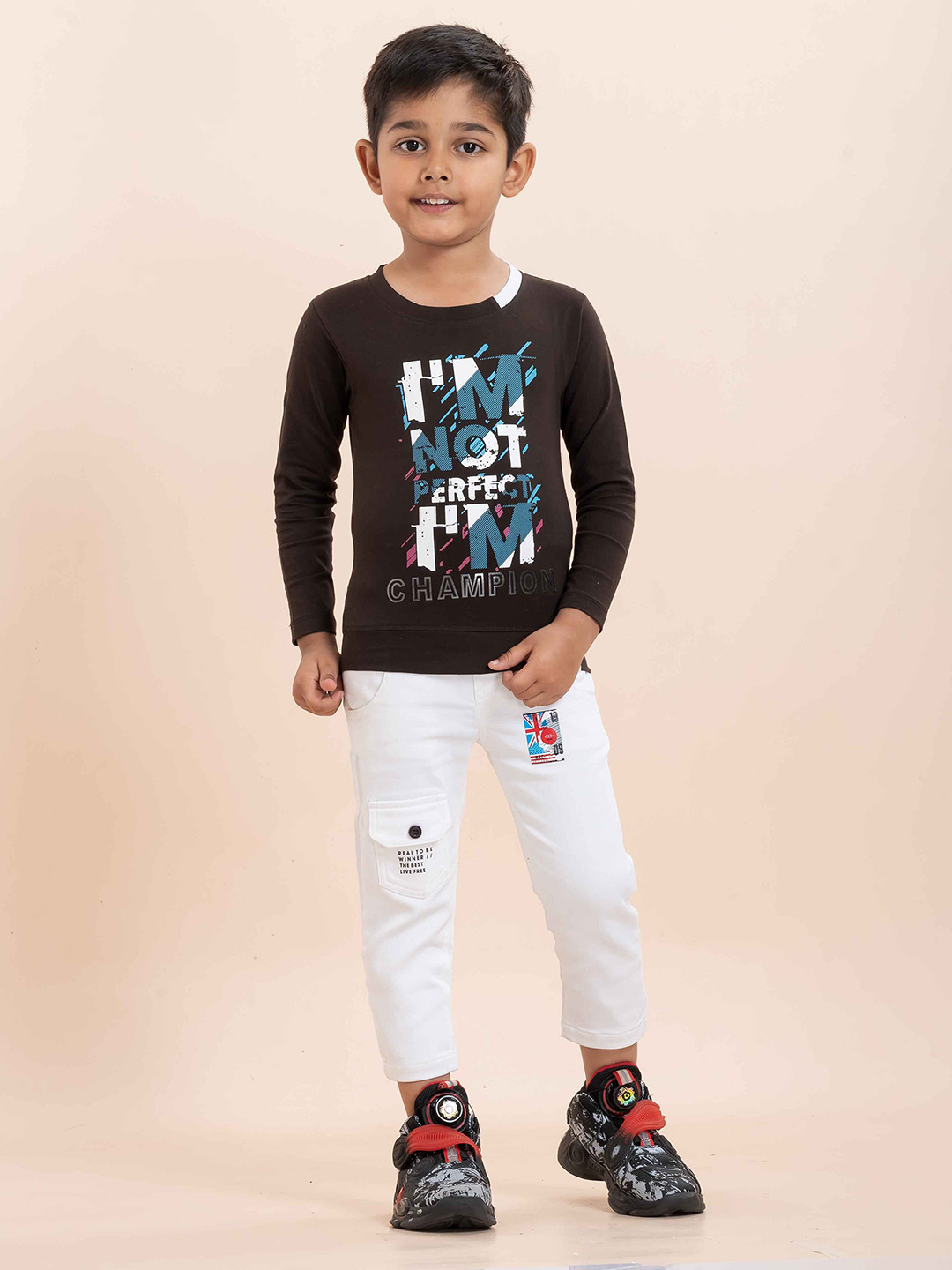 

YK X JUST KiDDiNG Boys Printed T-shirt with Trousers, Brown