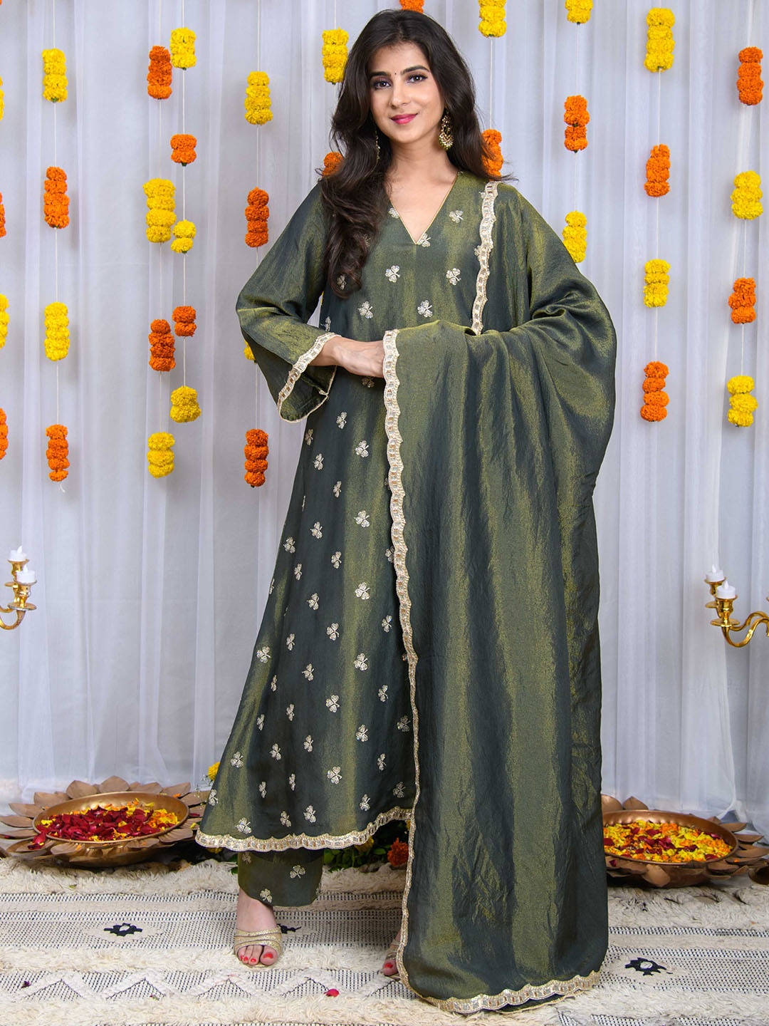 

Label Shaurya Sanadhya Women Floral Embroidered Regular Kurta with Salwar & With Dupatta, Green