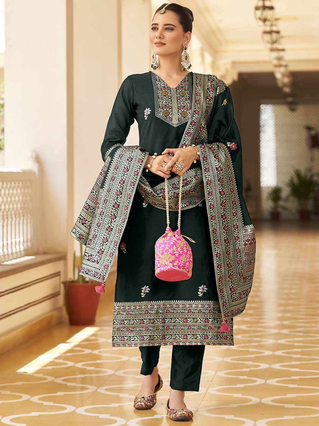 

Fourleaf Women Regular Kurta with Trousers & With Dupatta, Green