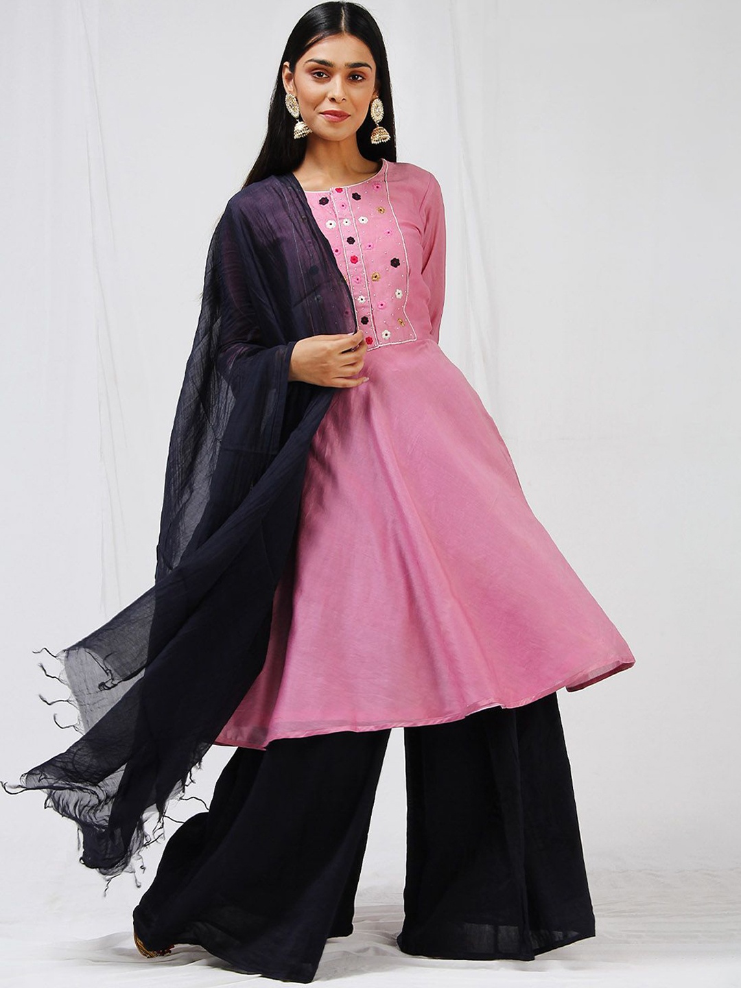 

KHUSHBOO AND PANKAJ Women Embroidered Regular Thread Work Kurta with Trousers & With Dupatta, Pink